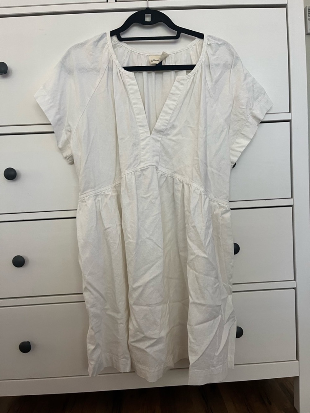 Universal Thread Cream V-Neck Blouse